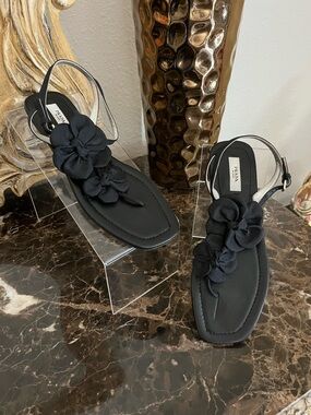 Prada Milano Black Leather Sandals w/Floral Design. Size IT37/US7